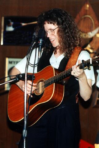 http://highwatermusic.com/Steph2.jpg